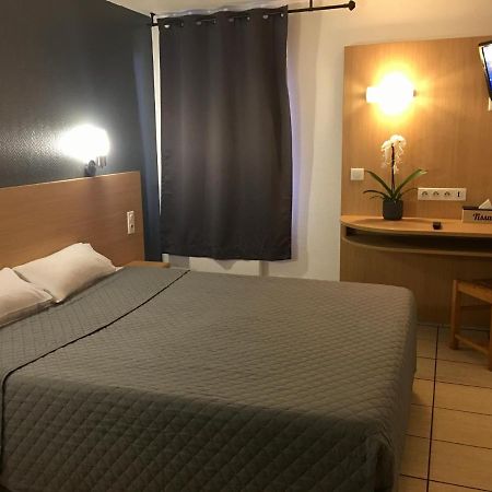 Confort Hotel Montgeron Екстер'єр фото