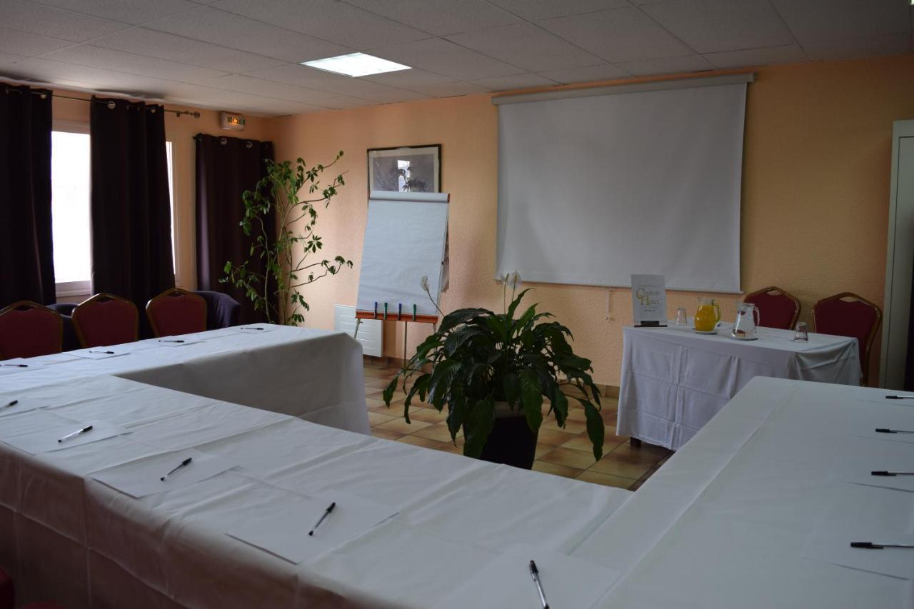 Confort Hotel Montgeron Екстер'єр фото