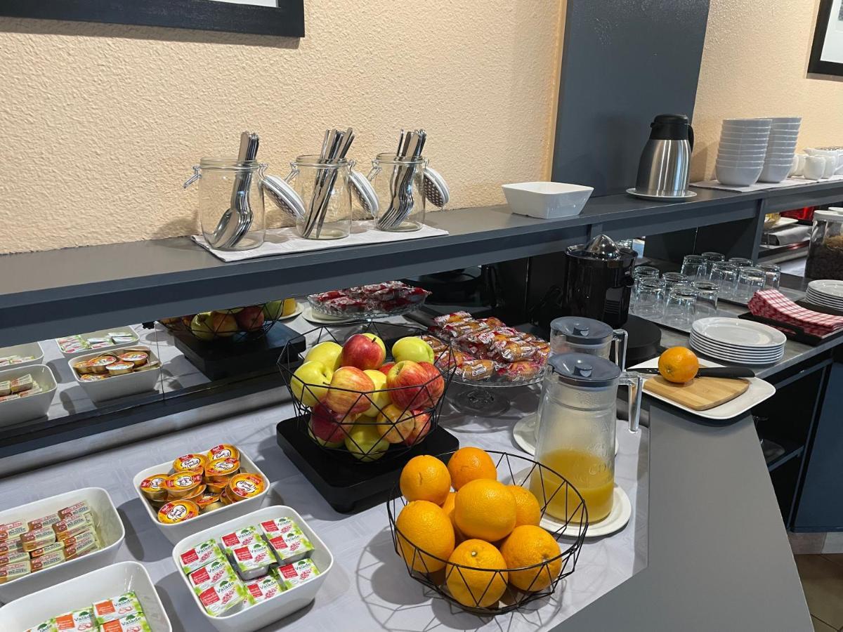 Confort Hotel Montgeron Екстер'єр фото