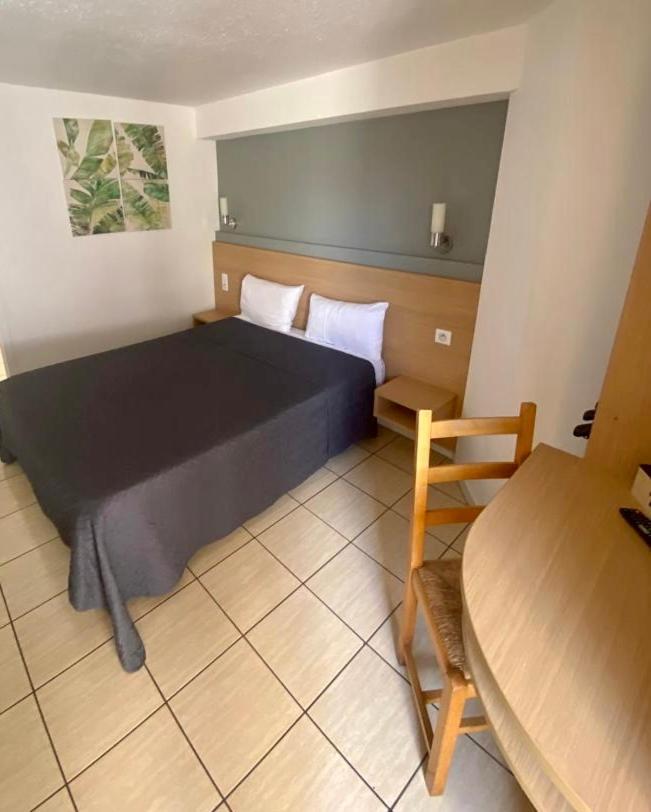 Confort Hotel Montgeron Екстер'єр фото