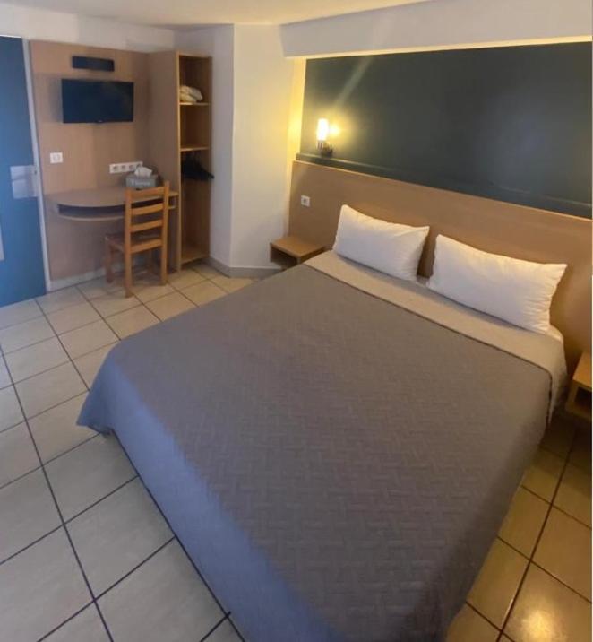 Confort Hotel Montgeron Екстер'єр фото