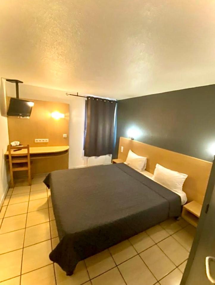 Confort Hotel Montgeron Екстер'єр фото