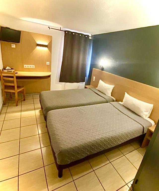 Confort Hotel Montgeron Екстер'єр фото