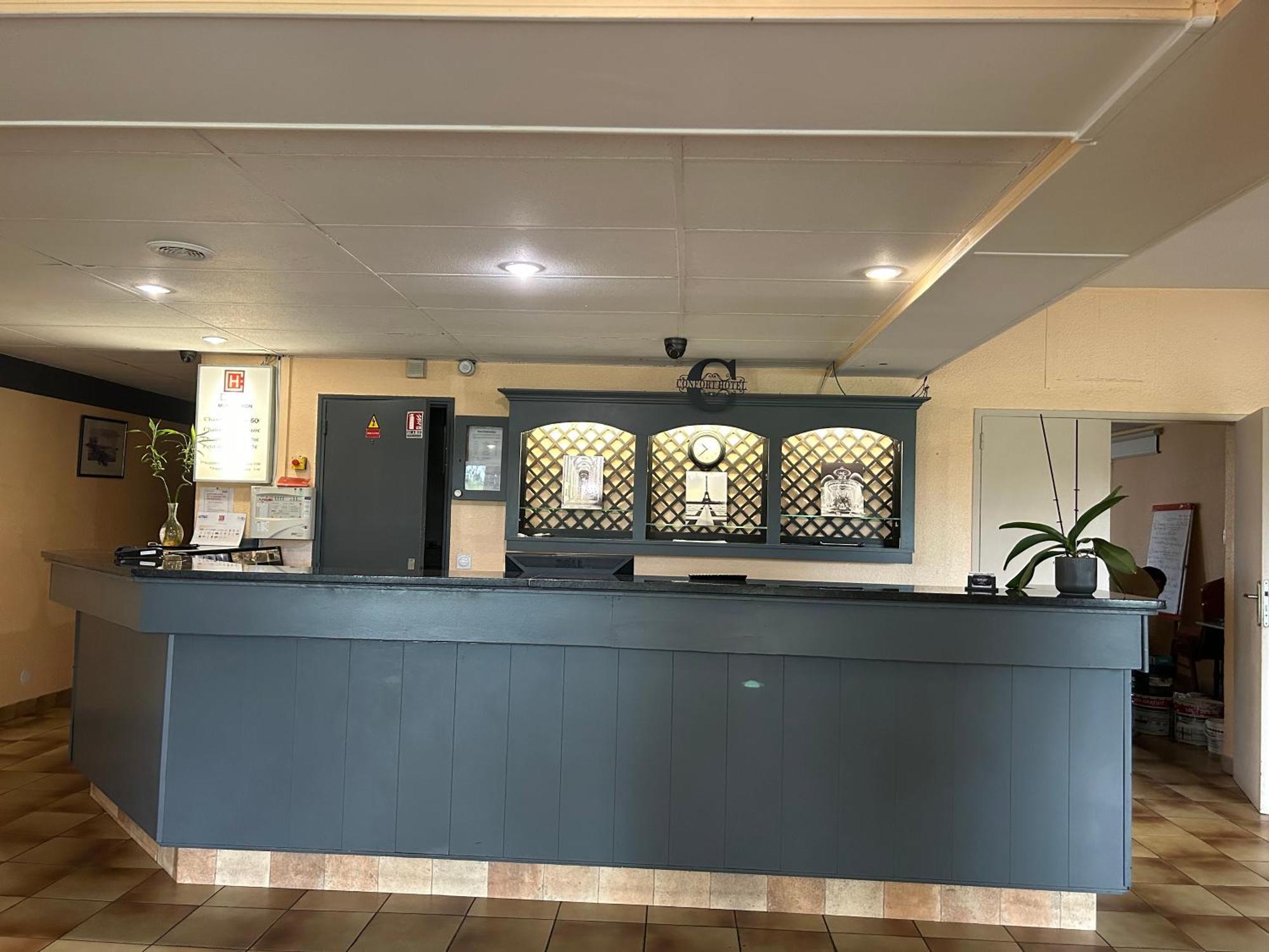 Confort Hotel Montgeron Екстер'єр фото